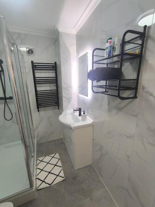 לונדון Studio Style Room, Near Tooting Broadway Station מראה חיצוני תמונה