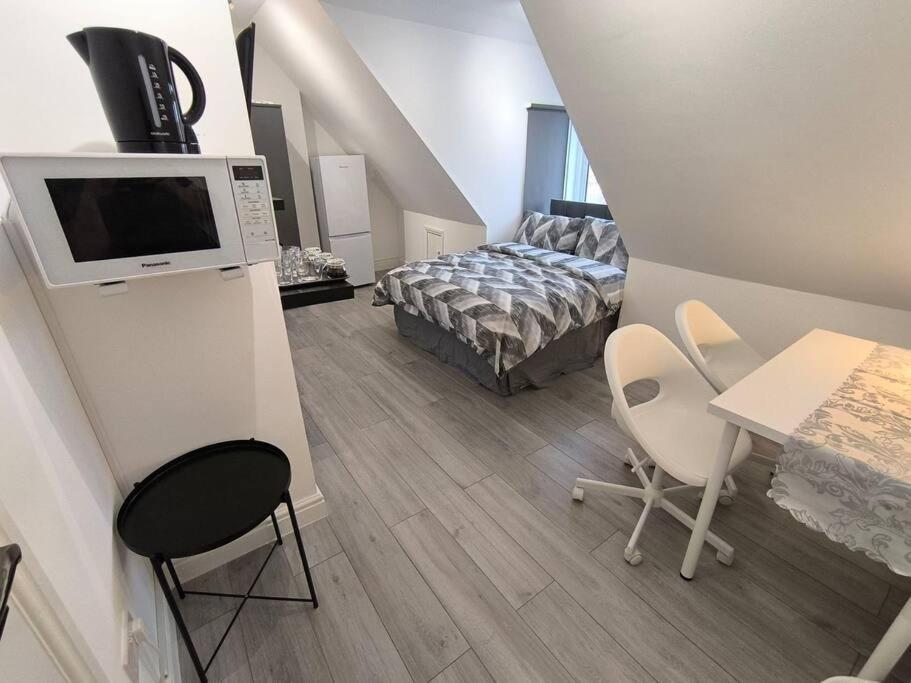 לונדון Studio Style Room, Near Tooting Broadway Station מראה חיצוני תמונה